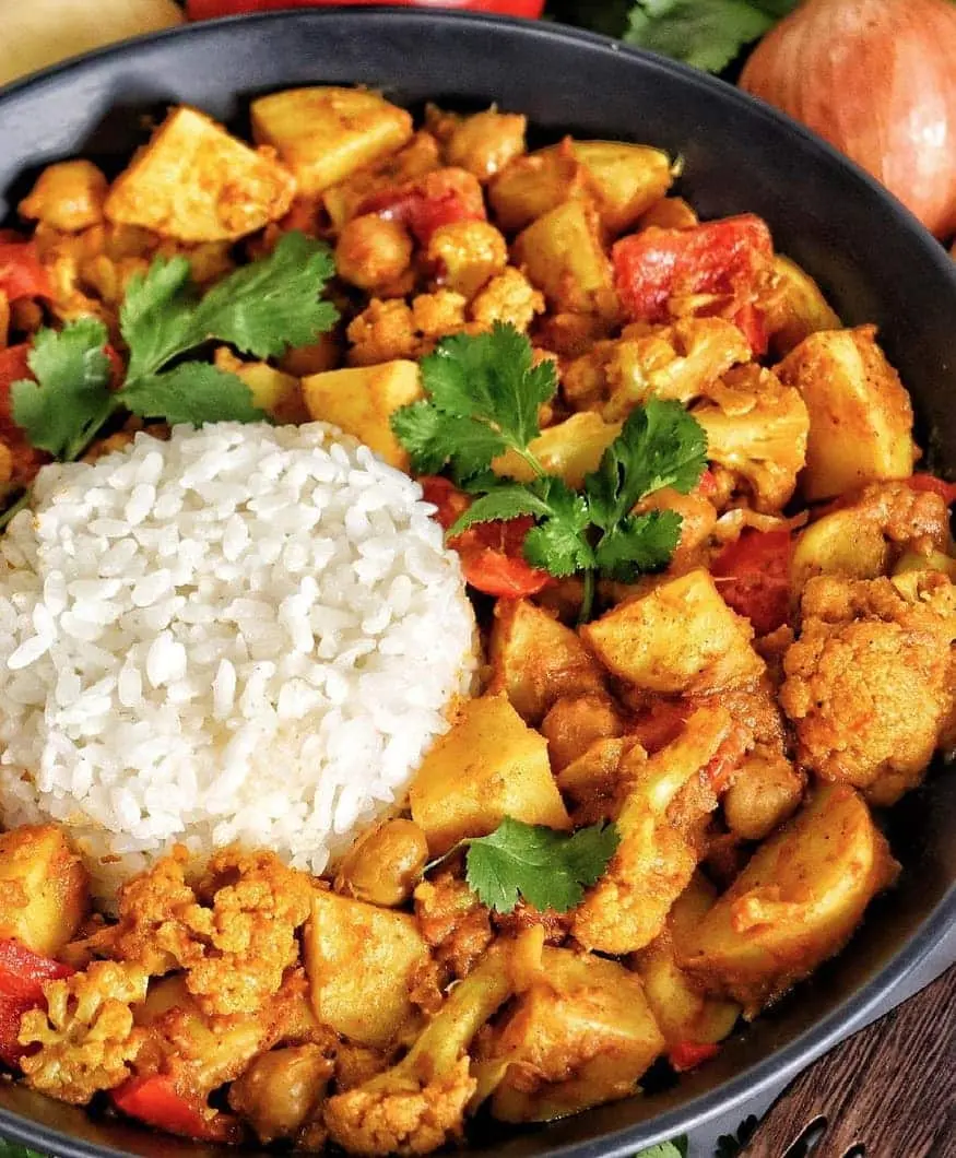 Easy Potato Cauliflower Curry - Easy Vegan Recipes